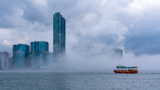 暹芭襲港今年首掛八號風球  強風吹塌大樹棚架幸無釀災 