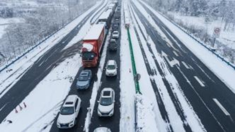 中央財政緊急下達1.41億元 支持低溫雨雪冰凍災害地區公路應急搶通